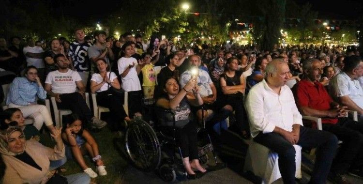 Hemşeri Dernekleri Festivali’nde İhsan Güvenç rüzgarı esti
