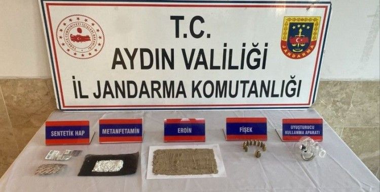 Pansiyon odasında uyuşturucu madde ile yakalandı
