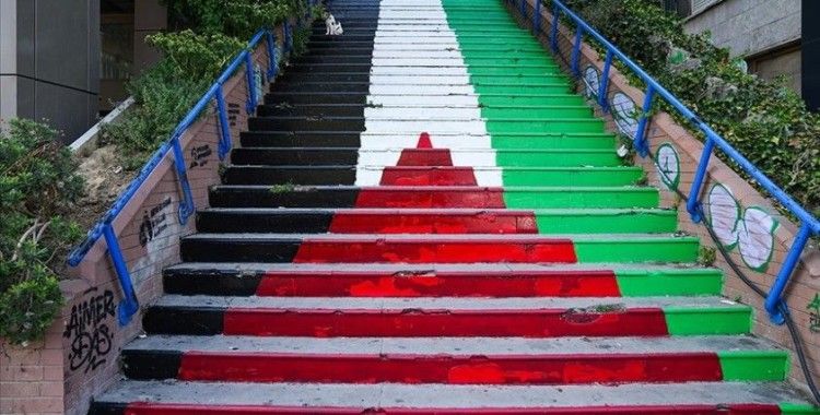 Cihangir merdivenleri Filistin bayrağı renklerine boyandı