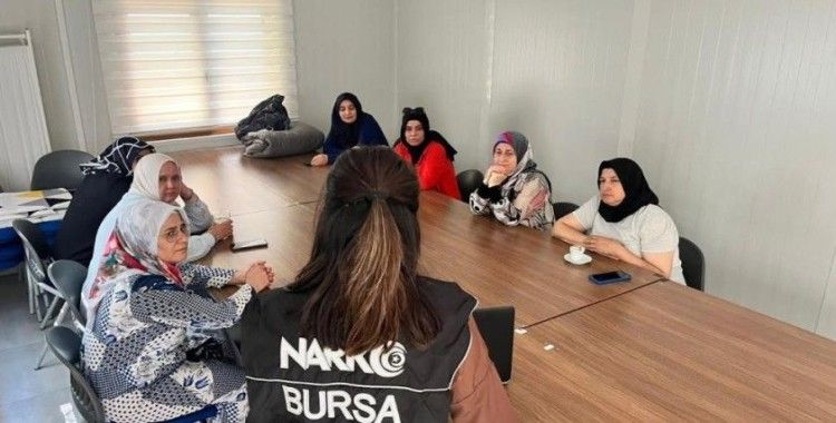 Narkotik polisleri vatandaşları bilgilendirdi