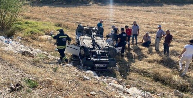 Konya'da otomobil şarampole devrildi: 2 yaralı