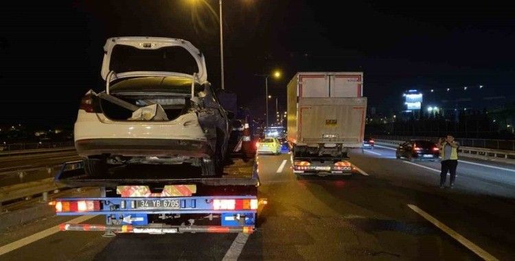 TEM Otoyolu’nda 3 araçlı zincirleme trafik kazası: 3 yaralı
