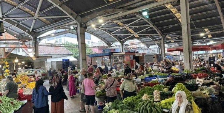 Zonguldak’ta halk pazarına yoğun ilgi
