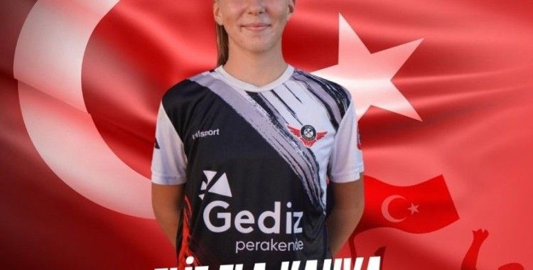 Soma Zafer Spor Kulübünün 5 kız futbolcusu milli takıma davet edildi
