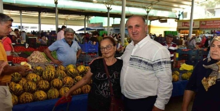 Başkan Kaya, semt pazarında vatandaşlarla buluştu
