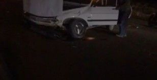 Burdur’da seyir halindeyken manevra yapan otomobil, sol şeritten gelen otomobile çarptı: 5 yaralı
