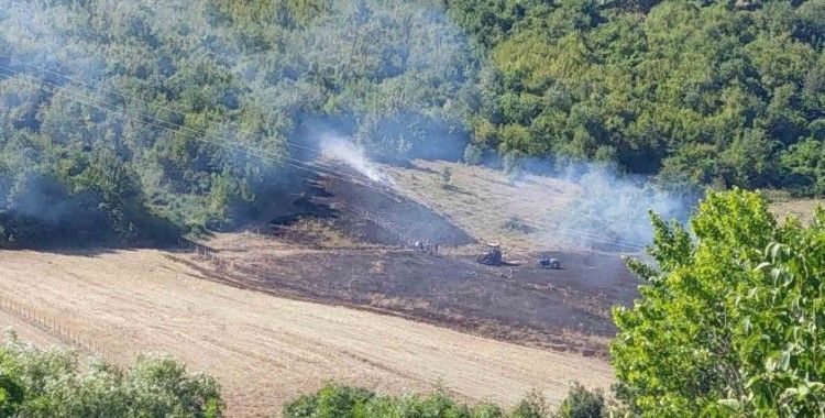 Anız yangını ormana sıçramadan söndürüldü
