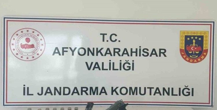 Kasten yaralama şüphelisi ruhsatsız tabanca ve bıçakla yakalandı
