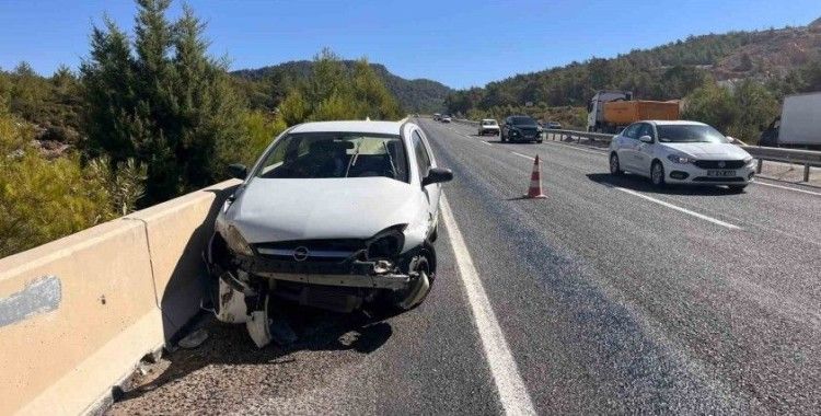 Kaza yapan araçtan dökülen yağ, diğer araçların da kaza yapmasına neden oldu
