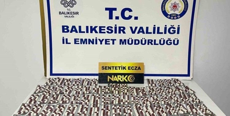 Ayvalık’ta narkotik polisi uyuşturucu hap satıcısını kıskıvrak yakaladı
