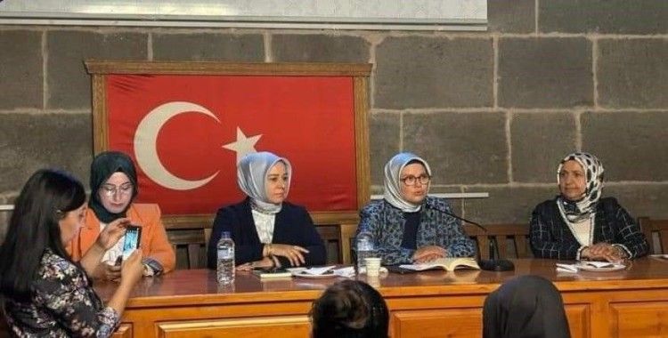 Milletvekili Ayşe Böhürler, Yazarlar Birliği Şiir Programı’na konuk oldu
