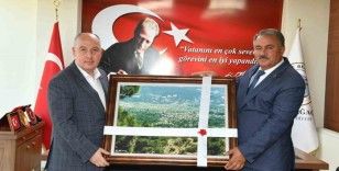 Vali Coşkun, Beyağaç Belediyesini ziyaret etti
