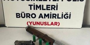 Kütahya'da bir araçta ruhsatsız tabanca ve tüfek ele geçirildi