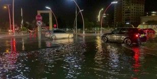 Aksaray’da sağanak yağış etkili oluyor
