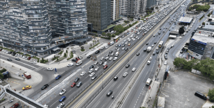 Yenibosna metrobüs durağı üst geçit çalışmaları dolayısıyla D-100 kara yolu trafiğe kapatılacak