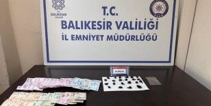 Erdek'te bir şahıs üzerinde 22 paket bonzai ile yakalandı