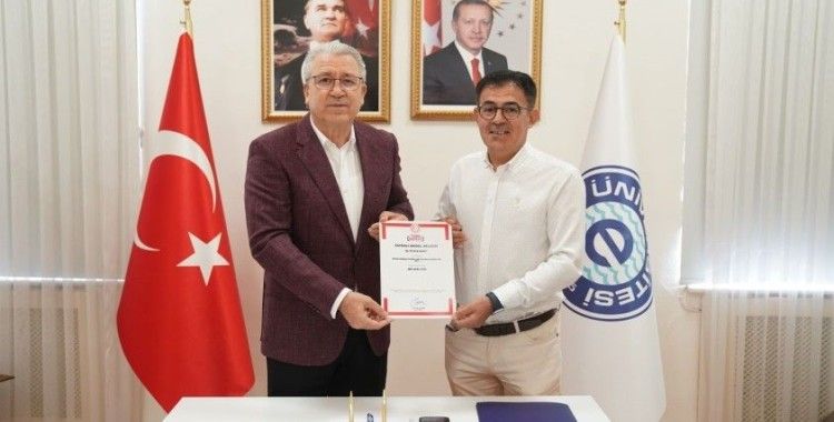 Egeli bilim insanı Prof. Dr. Arif Behiç Tekin, tarımsal verimliliği artıracak insansız kara aracı geliştirdi
