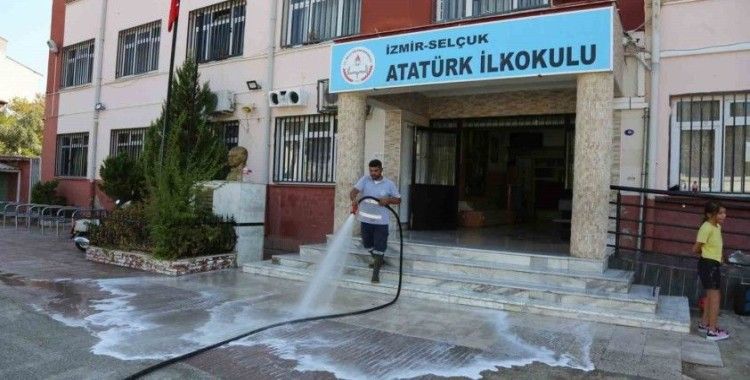 Selçuk’ta okullarda temizlik alarmı
