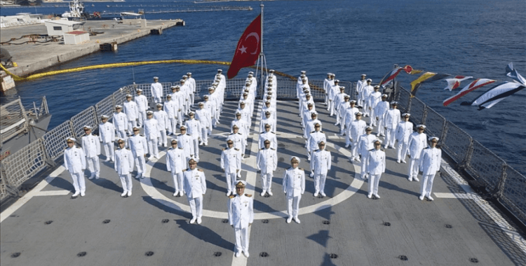 TCG Yıldırım firkateyni NATO görevi kapsamında Yunanistan'a liman ziyareti gerçekleştirdi