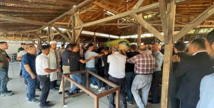 Trafik kazasında hayatını kaybeden belediye başkanının yeğeni toprağa verildi
