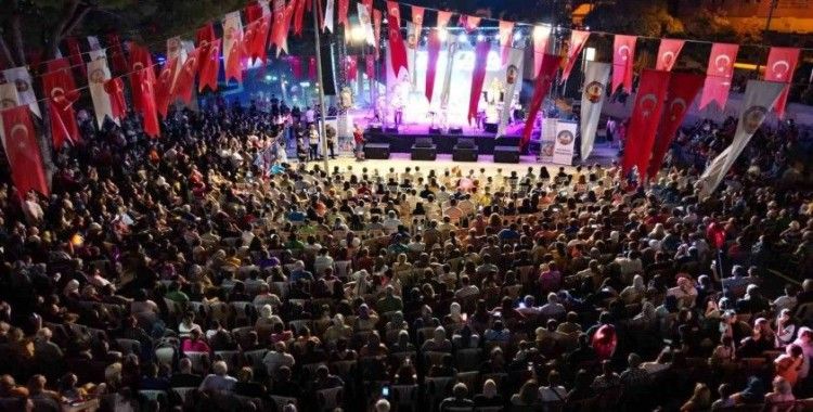 Kuyucak, kurtuluş gününü konserle kutladı
