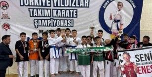 Manisa BBSK Yıldız Erkek Karate takımı Türkiye üçüncüsü
