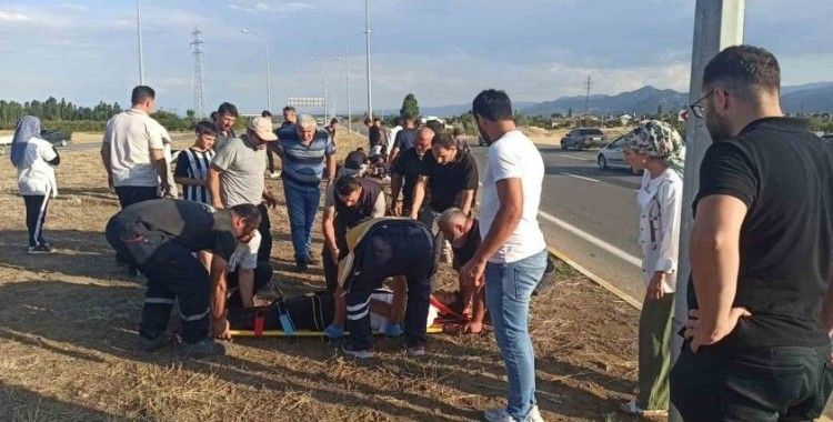 Otomobil ile motosiklet çarpıştı: 2 ağır yaralı
