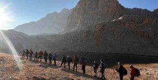 Tehlikeyi ve doğal güzelliği birlikte yaşatan ’Aladağlar’
