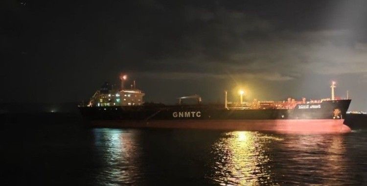 Çanakkale Boğazı’ndan geçen tanker makine arızası yaptı
