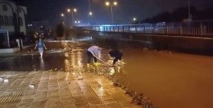 Çorum’da sağanak yağış hayatı olumsuz etkiledi: Yollar dereye döndü, ev ve iş yerlerini su bastı
