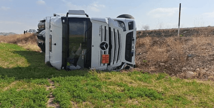 Samsun'da sulama tankeri şarampole yuvarlandı: 1 ağır yaralı