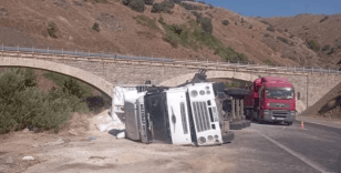 Elazığ tır devrildi: 1 yaralı