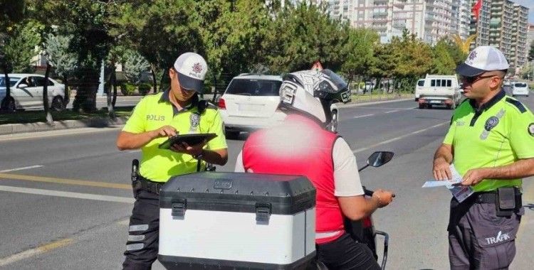 Niğde’de 1 ayda 750 motosiklet sürücüsü denetlendi, 60 motosiklet trafikten men edildi
