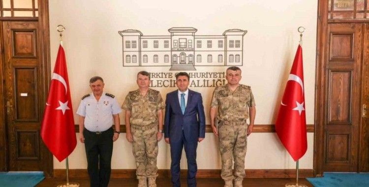 Korgeneral, Tanrıverdi’den Vali Aygöl’e ziyaret
