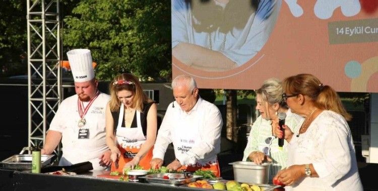 Başkan Bozbey mutfağa girdi, hünerlerini sergiledi
