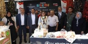 Başkan Şahin festival alanında vatandaşlarla bir araya geldi
