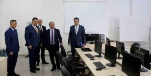 AİÇÜ Fen Edebiyat Fakültesi’nde yeni bir bilgisayar laboratuvarı açıldı
