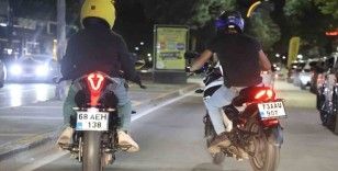 Motosikletli trafik magandaları kamerada
