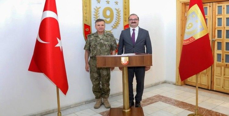 Rektör Hacımüftüoğlu’ndan Tümgeneral Altuğ’a hayırlı olsun ziyareti
