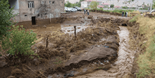 Bitlis'te sağanak heyelana yol açtı