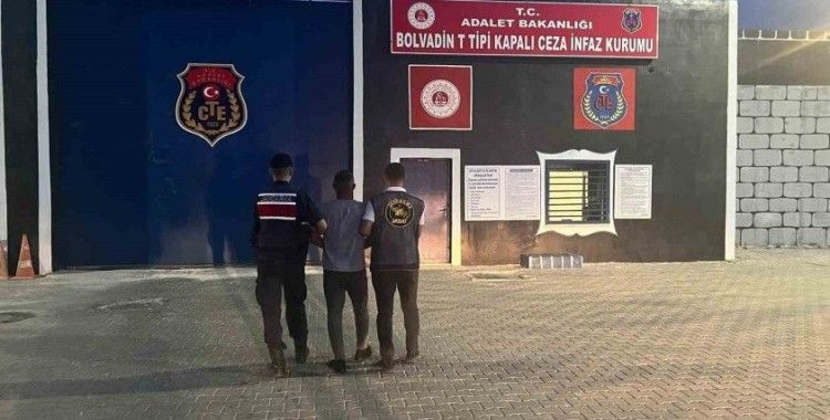 16 yıl 6 ay 11 gün hapis cezasıyla aranan şahsı JASAT yakaladı
