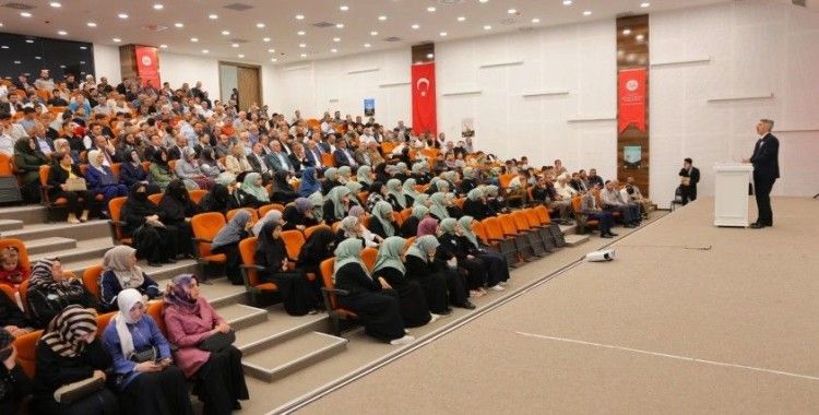 Bayburt’ta Mevlid-i Nebi ile Camiler ve Din Görevlileri Haftası dolayısıyla konferans düzenlendi
