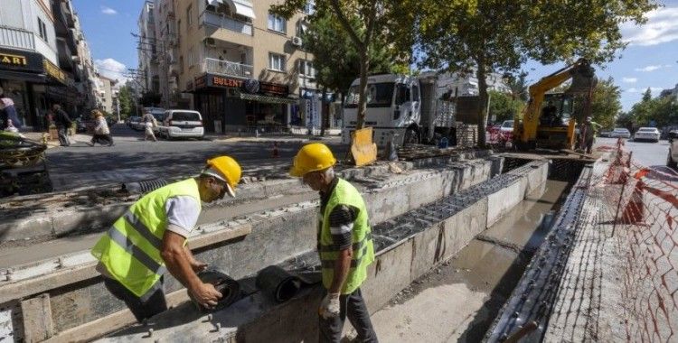 Girne Caddesi’ndeki yağmur suyu mazgalları yenileniyor
