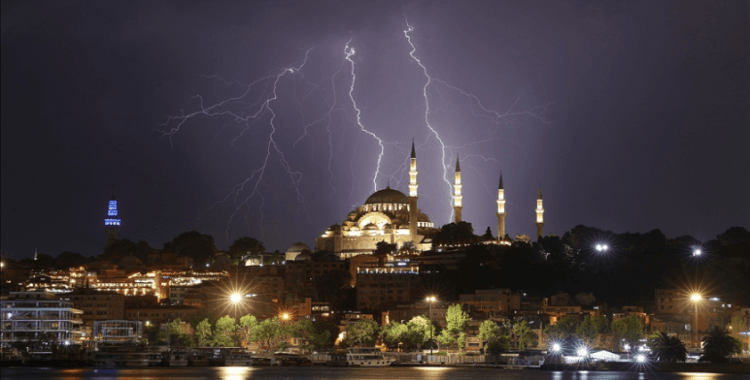 İstanbul Valiliğinden 'kuvvetli ve gök gürültülü sağanak' uyarısı