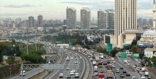 İstanbul'da haftanın son mesai gününde trafik yoğunluğu yaşanıyor