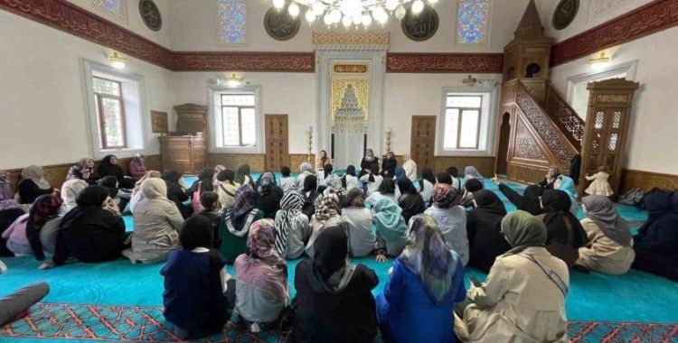 Gençler ve çocuklar cami-genç buluşmasında bir araya geldiler
