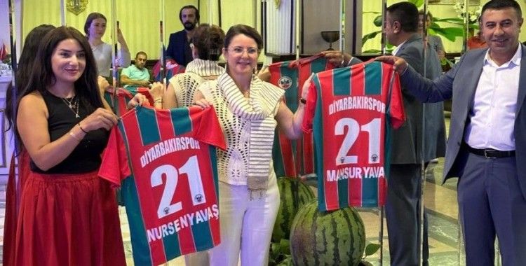 CHP'li kadınlar Diyarbakır'a çıkarma yaptı