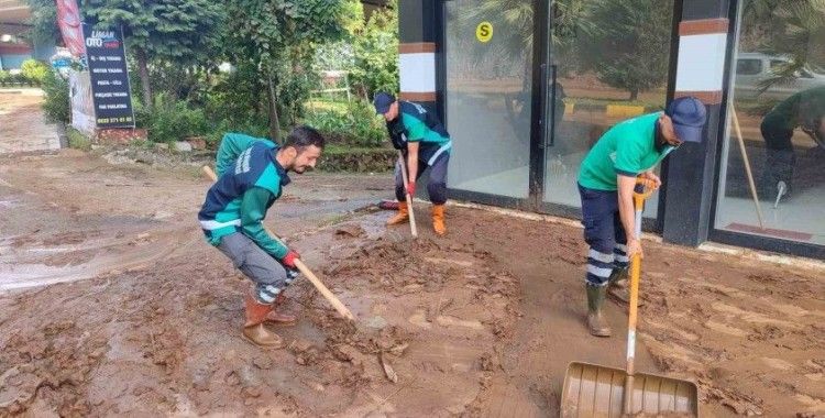 Trabzon’da 4 ilçede etkili olan selin izleri siliniyor
