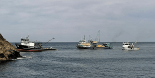 Sinop'ta karaya oturan balıkçı teknesi kurtarıldı