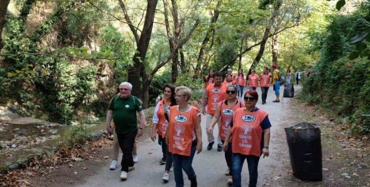 Dünya Temizlik Günü’nde doğada 2 kamyon çöp topladılar
